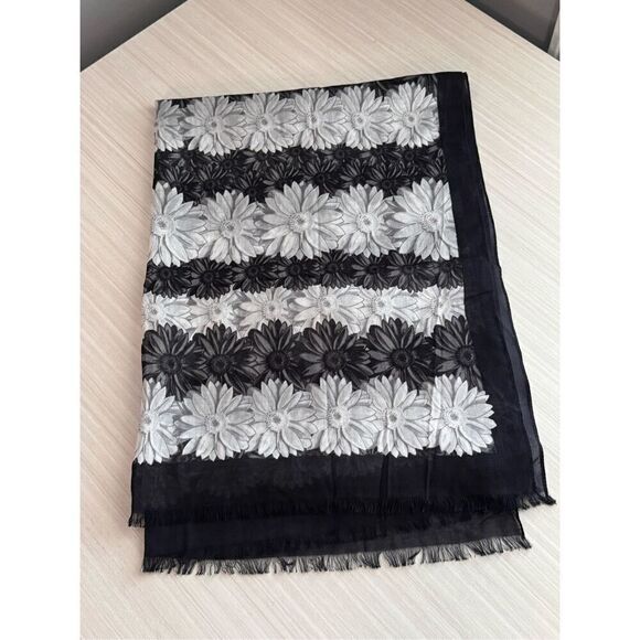 Black/White Floral Scarf/Wrap - Picture 11 of 12